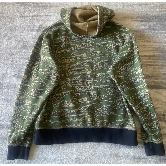 Wu-Tang Hoodie MEDIUMGreen Camouflage Gold American Flag Rare Wu Wear